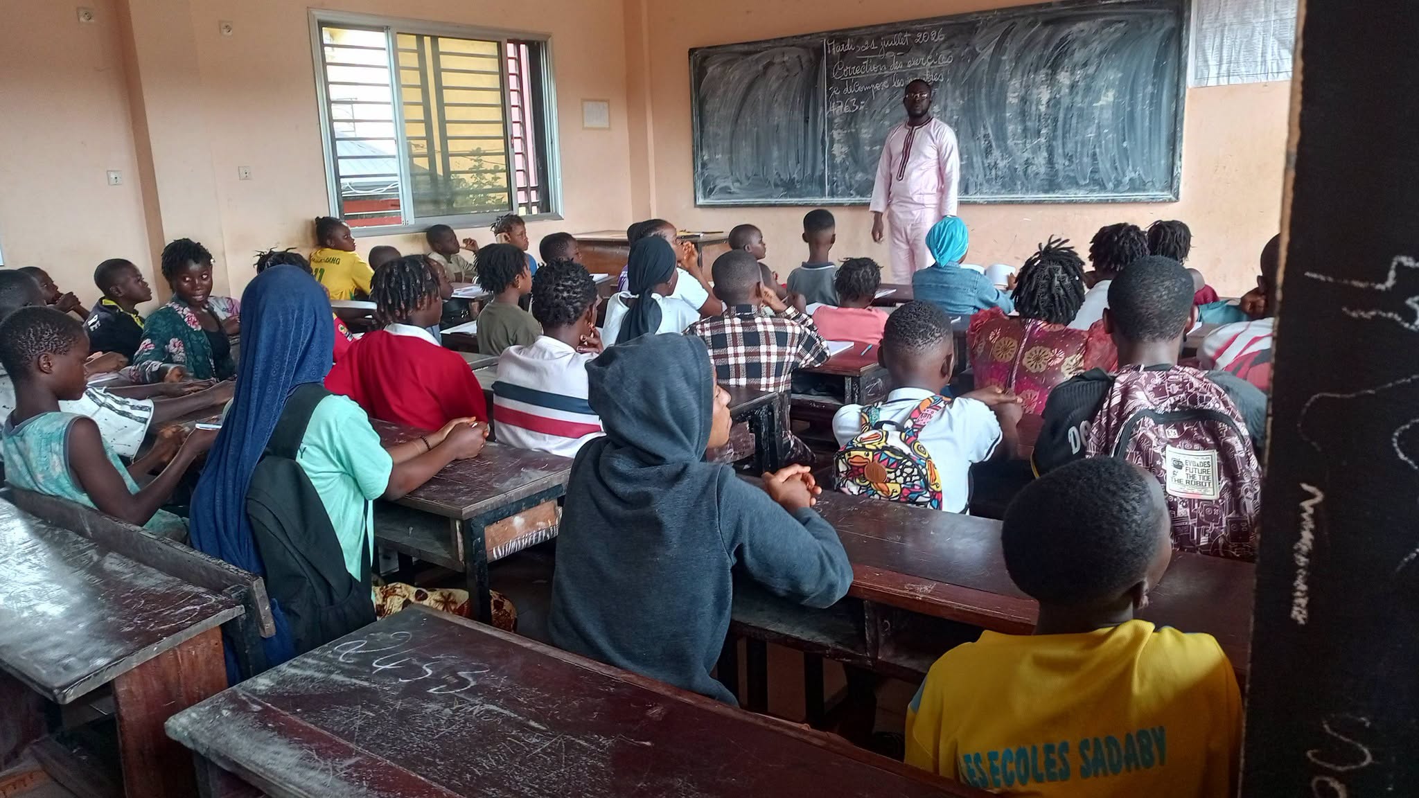 Une salle de classe en activité